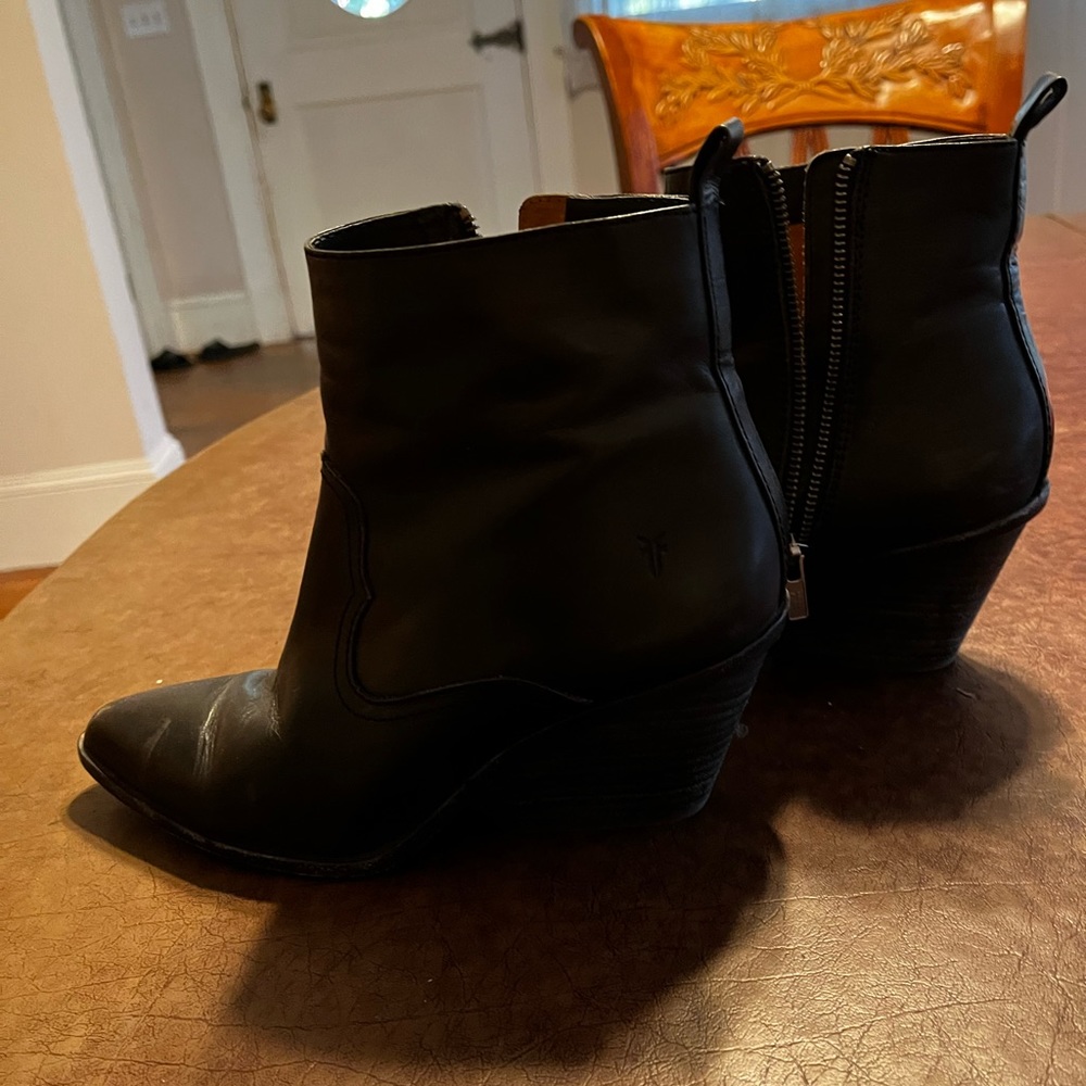 Frye boots black leather size 7 Gently used